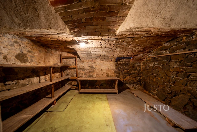 Prodej rodinného domu 223 m² s pozemkem 2440 m²