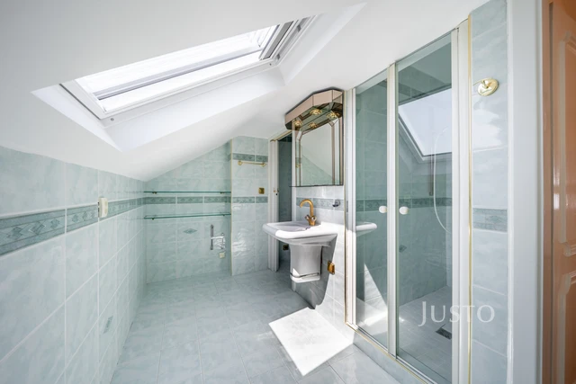 Pronájem 4+1 125 m² + balkón 3 m² + garáž