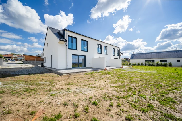 Prodej 5+kk 124 m² + zahrada 286 m² + terasa 13 m² + parkování