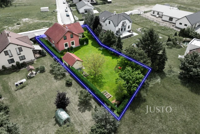 Prodej rodinného domu 185 m² s pozemkem 1180 m² + terasa 16 m² + balkón 1 m²