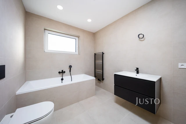 Prodej 5+kk 121 m² + zahrada 260 m² + terasa 14 m² + parkování