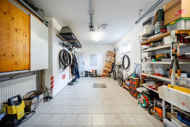 Prodej rodinného domu 185 m² s pozemkem 1180 m² + terasa 16 m² + balkón 1 m²