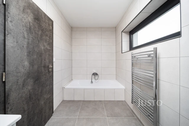 Prodej 5+kk 152 m² + zahrada 272 m² + terasa 81 m² + parkování