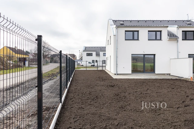 Prodej 5+kk 121 m² + zahrada 215 m² + terasa 14 m² + parkování