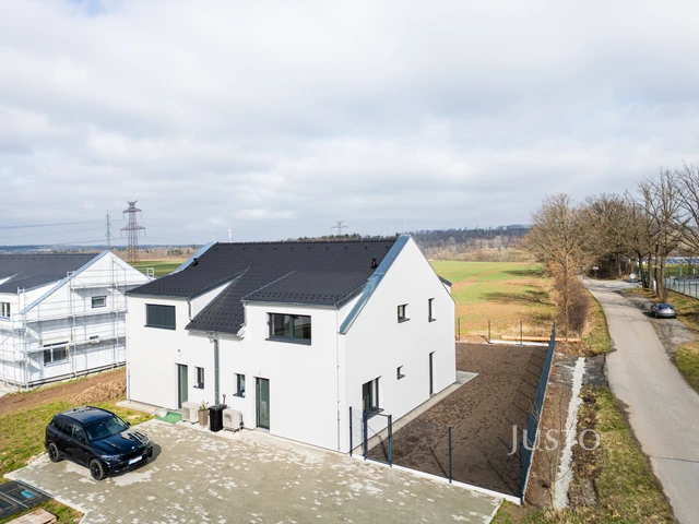 Prodej 5+kk 121 m² + zahrada 215 m² + terasa 14 m² + parkování