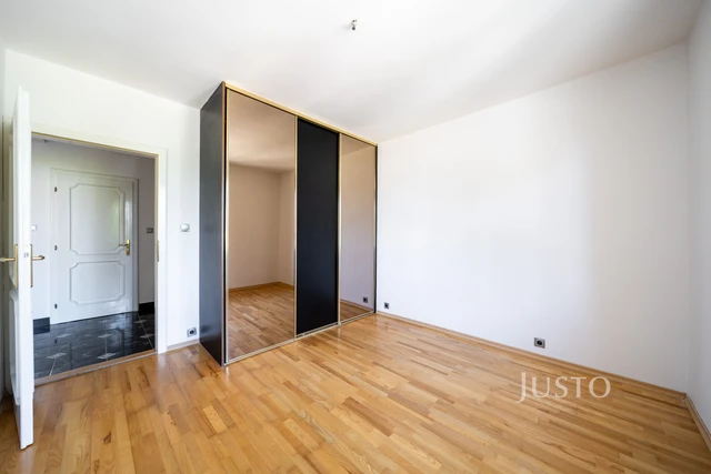 Pronájem 4+1 125 m² + balkón 3 m² + garáž