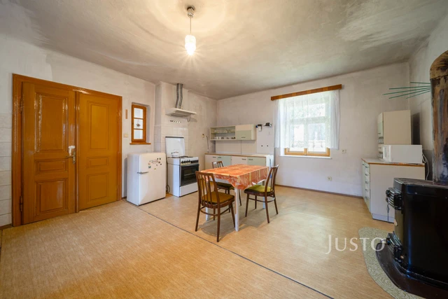 Prodej rodinného domu 223 m² s pozemkem 2440 m²