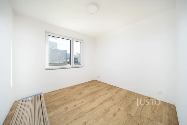 Prodej 5+kk 121 m² + zahrada 260 m² + terasa 14 m² + parkování