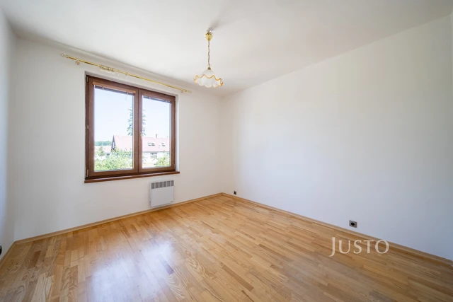 Pronájem 4+1 125 m² + balkón 3 m² + garáž