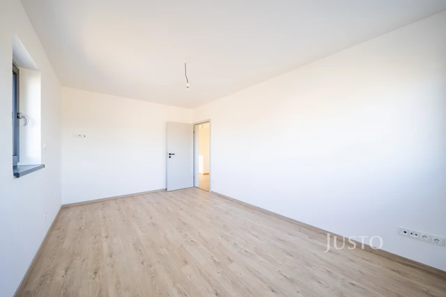 Prodej 5+kk 121 m² + zahrada 215 m² + terasa 14 m² + parkování