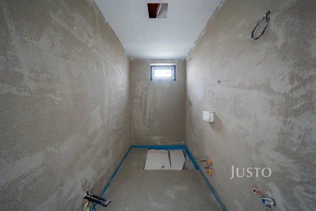 Prodej 5+kk 124 m² + zahrada 453 m² + terasa 13 m² + parkování