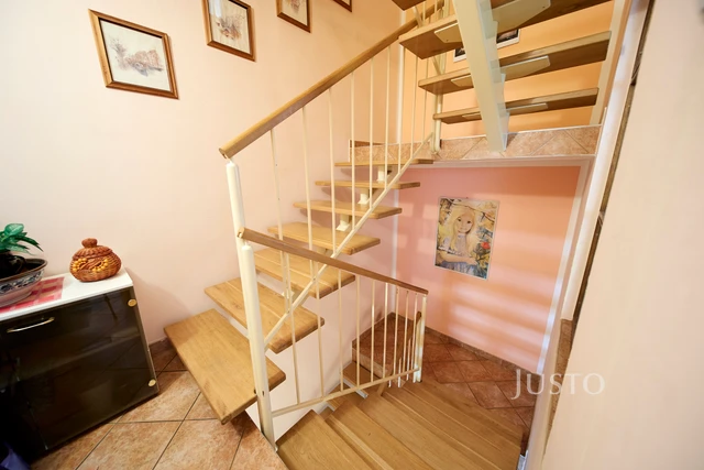 Prodej rodinného domu 242 m² s pozemkem 138 m²