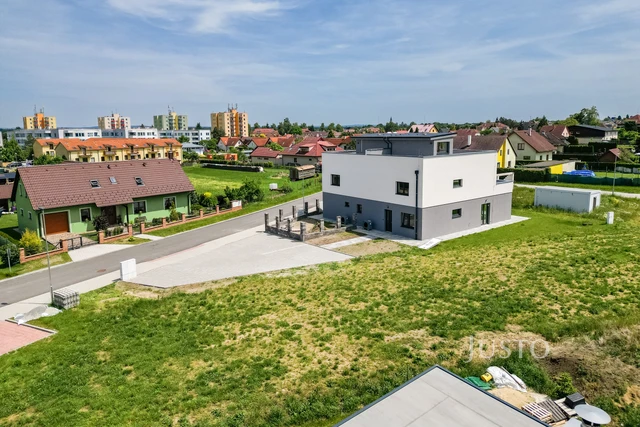 Prodej 5+kk 152 m² + zahrada 193 m² + terasa 81 m² + parkování
