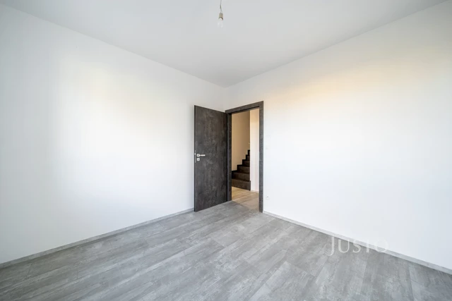 Prodej 5+kk 152 m² + zahrada 272 m² + terasa 81 m² + parkování