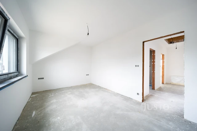 Prodej 5+kk 124 m² + zahrada 453 m² + terasa 13 m² + parkování
