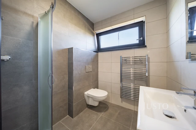 Prodej 5+kk 152 m² + zahrada 193 m² + terasa 81 m² + parkování