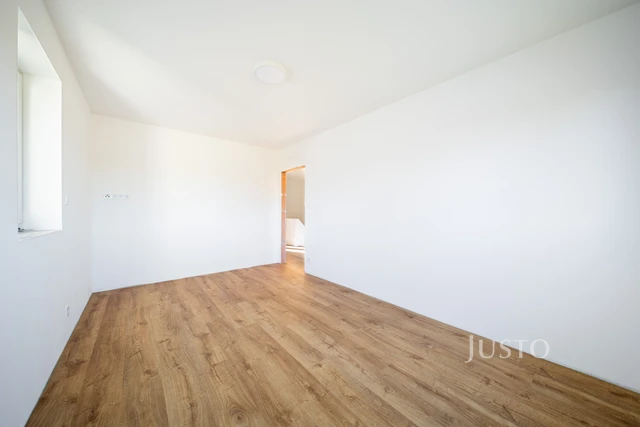 Prodej 5+kk 121 m² + zahrada 260 m² + terasa 14 m² + parkování