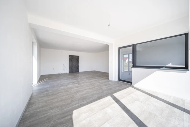 Prodej 5+kk 152 m² + zahrada 193 m² + terasa 81 m² + parkování