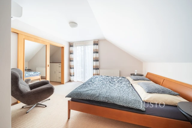 Prodej rodinného domu 185 m² s pozemkem 1180 m² + terasa 16 m² + balkón 1 m²