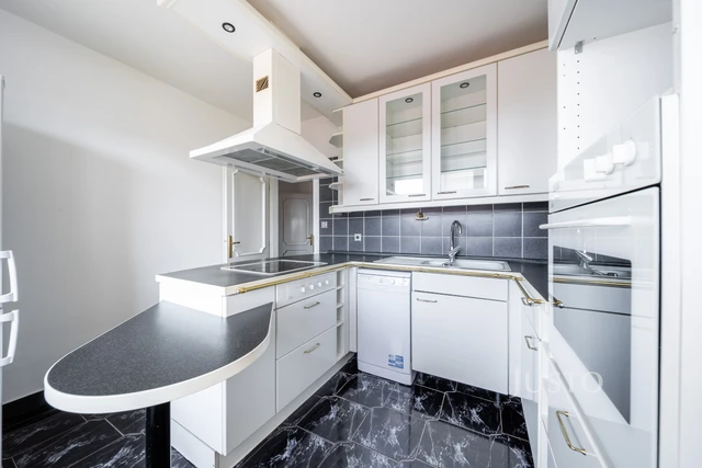 Pronájem 4+1 125 m² + balkón 3 m² + garáž