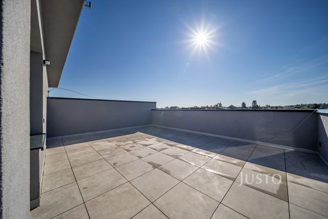 Prodej 5+kk 152 m² + zahrada 193 m² + terasa 81 m² + parkování