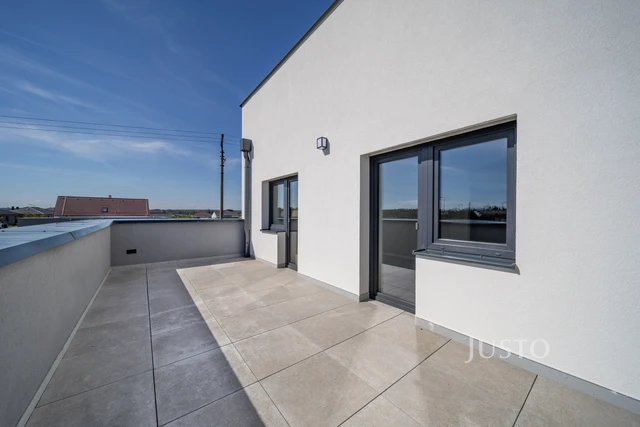 Prodej 5+kk 152 m² + zahrada 193 m² + terasa 81 m² + parkování