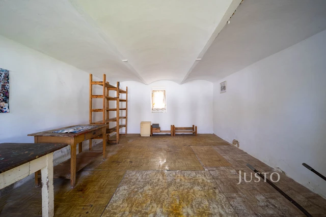 Prodej rodinného domu 223 m² s pozemkem 2440 m²