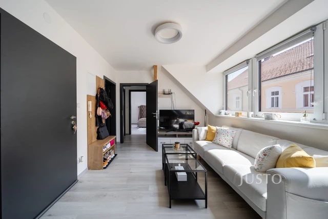 Pronájem 2+kk 55 m² + terasa 5 m²