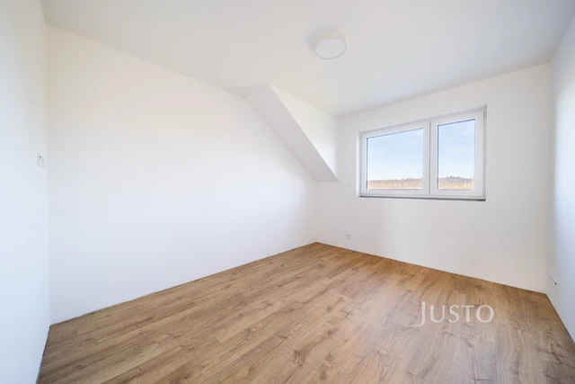 Prodej 5+kk 121 m² + zahrada 260 m² + terasa 14 m² + parkování