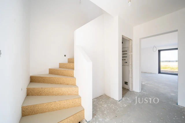 Prodej 5+kk 124 m² + zahrada 286 m² + terasa 13 m² + parkování