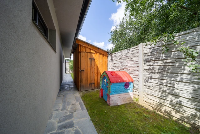 Pronájem rodinného domu 130 m² s pozemkem 779 m² + terasa 13 m²