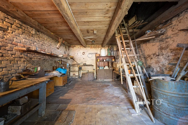 Prodej rodinného domu 223 m² s pozemkem 2440 m²