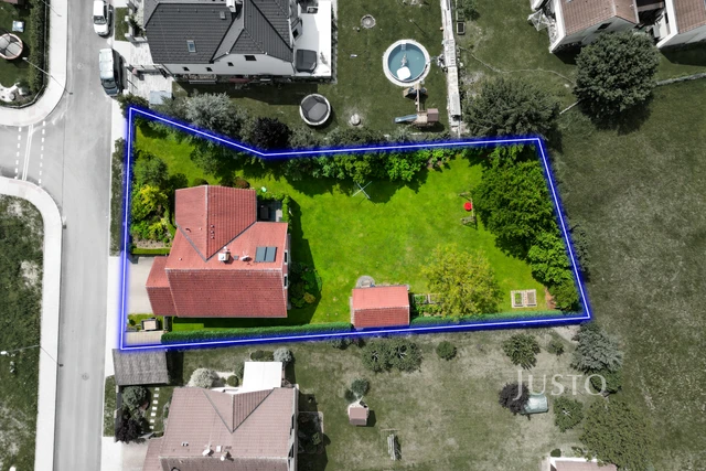 Prodej rodinného domu 185 m² s pozemkem 1180 m² + terasa 16 m² + balkón 1 m²