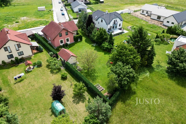 Prodej rodinného domu 185 m² s pozemkem 1180 m² + terasa 16 m² + balkón 1 m²