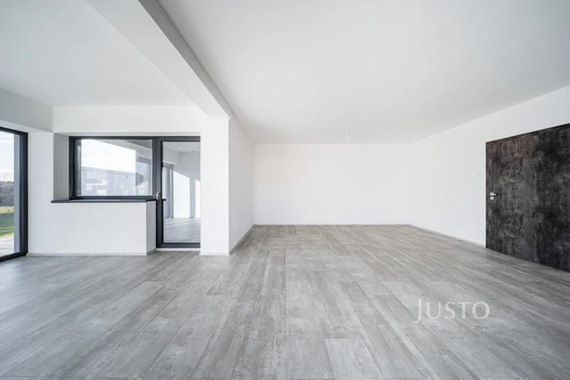 Prodej 5+kk 152 m² + zahrada 272 m² + terasa 81 m² + parkování