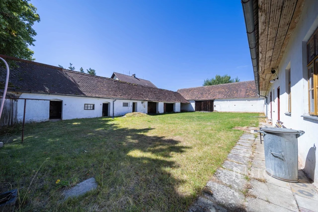 Prodej rodinného domu 223 m² s pozemkem 2440 m²