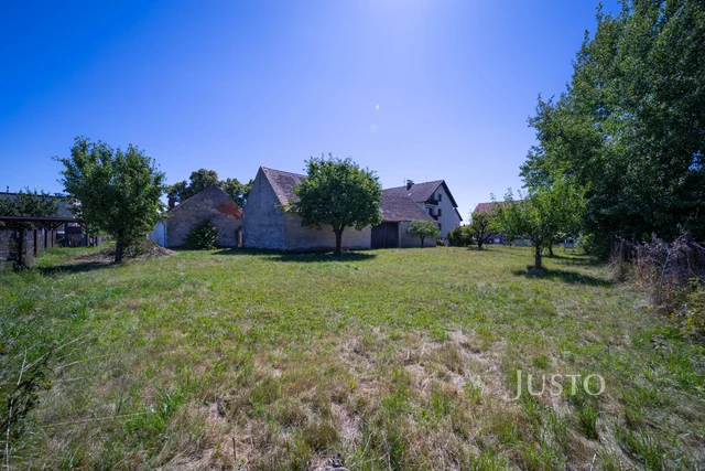 Prodej rodinného domu 223 m² s pozemkem 2440 m²