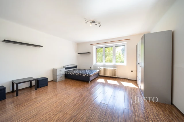 Prodej 1+1 42 m² + parkování