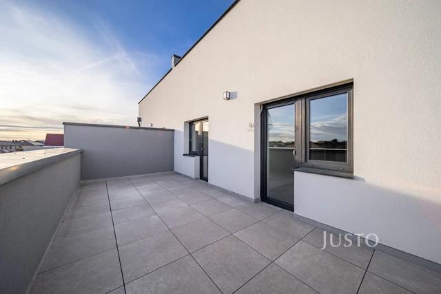 Prodej 5+kk 152 m² + zahrada 272 m² + terasa 81 m² + parkování