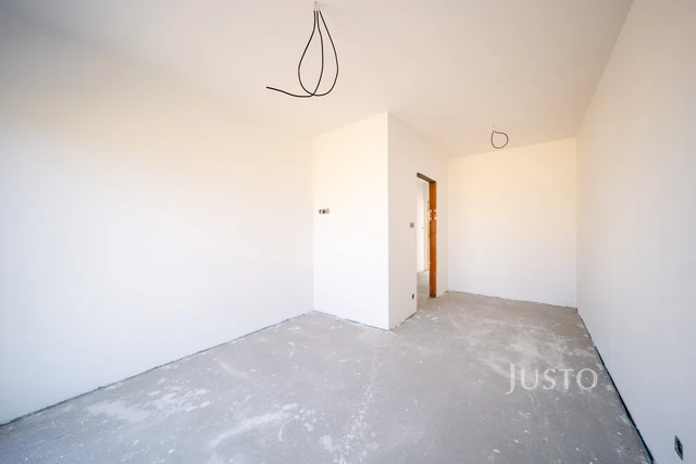 Prodej 5+kk 124 m² + zahrada 286 m² + terasa 13 m² + parkování