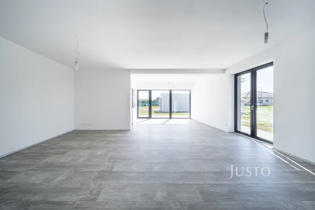 Prodej 5+kk 152 m² + zahrada 193 m² + terasa 81 m² + parkování