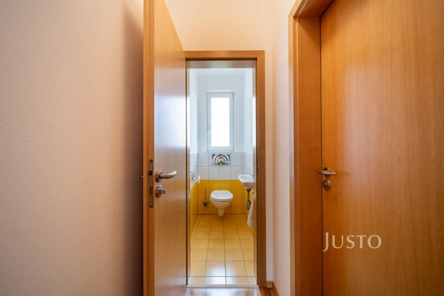 Prodej rodinného domu 185 m² s pozemkem 1180 m² + terasa 16 m² + balkón 1 m²