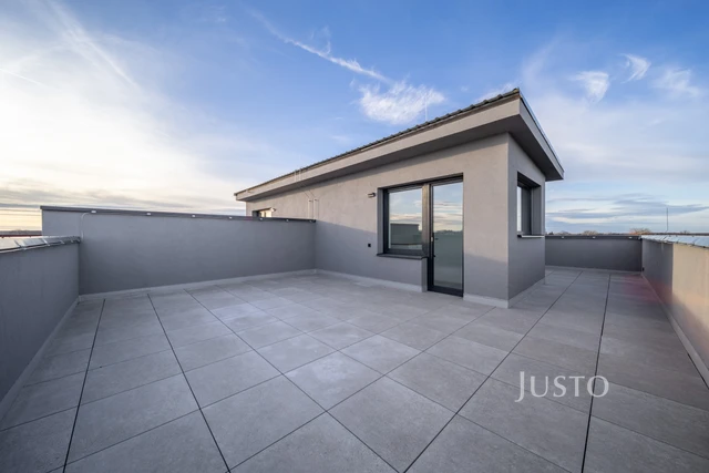 Prodej 5+kk 152 m² + zahrada 272 m² + terasa 81 m² + parkování