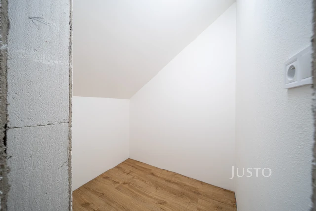 Prodej 5+kk 121 m² + zahrada 260 m² + terasa 14 m² + parkování