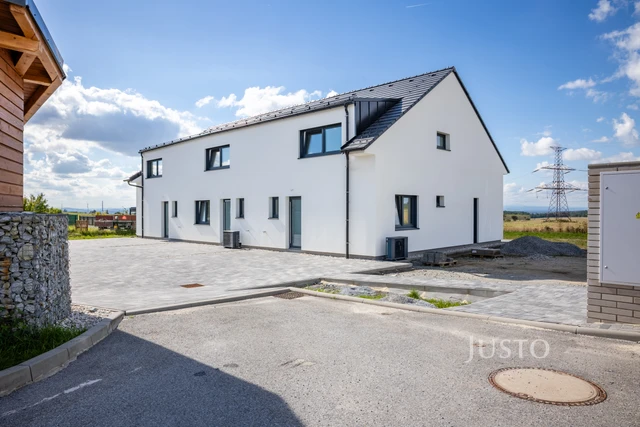 Prodej 5+kk 124 m² + zahrada 286 m² + terasa 13 m² + parkování