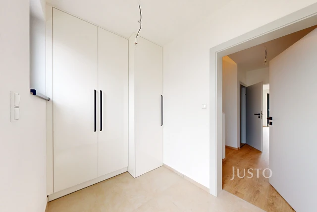 Prodej 5+kk 121 m² + zahrada 215 m² + terasa 14 m² + parkování