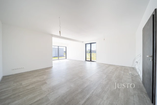 Prodej 5+kk 152 m² + zahrada 193 m² + terasa 81 m² + parkování
