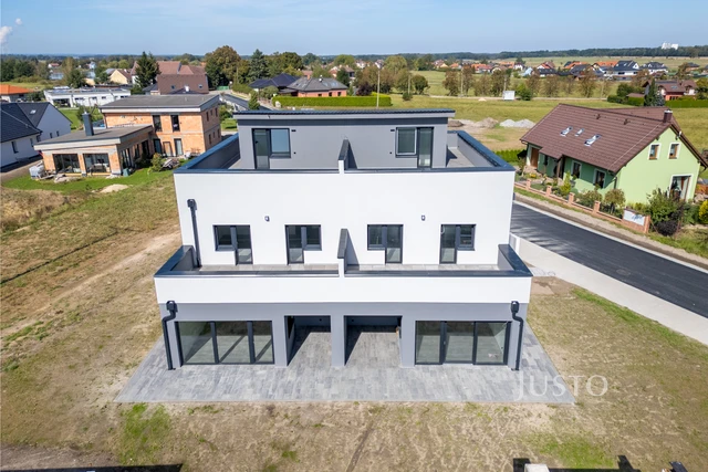 Prodej 5+kk 152 m² + zahrada 272 m² + terasa 81 m² + parkování