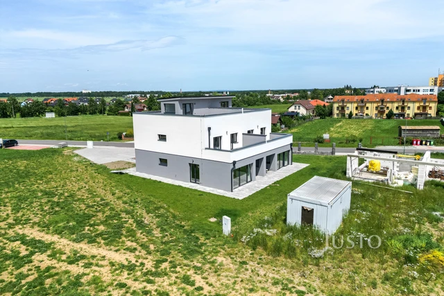 Prodej 5+kk 152 m² + zahrada 193 m² + terasa 81 m² + parkování