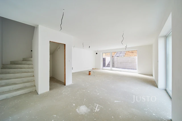 Prodej 4+kk 132 m² + zahrada 334 m² + terasa 13 m² + garáž